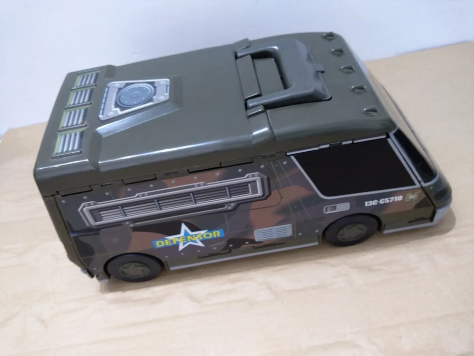 Camper militare Micromachines playset DEFENSOR con dotazione in foto - Immagine 4 di 4