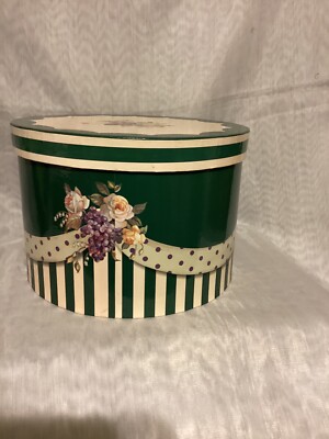 Vintage Sandy Clough Gloria  9  Round Trinkets, Storage Etc. Box With Insert