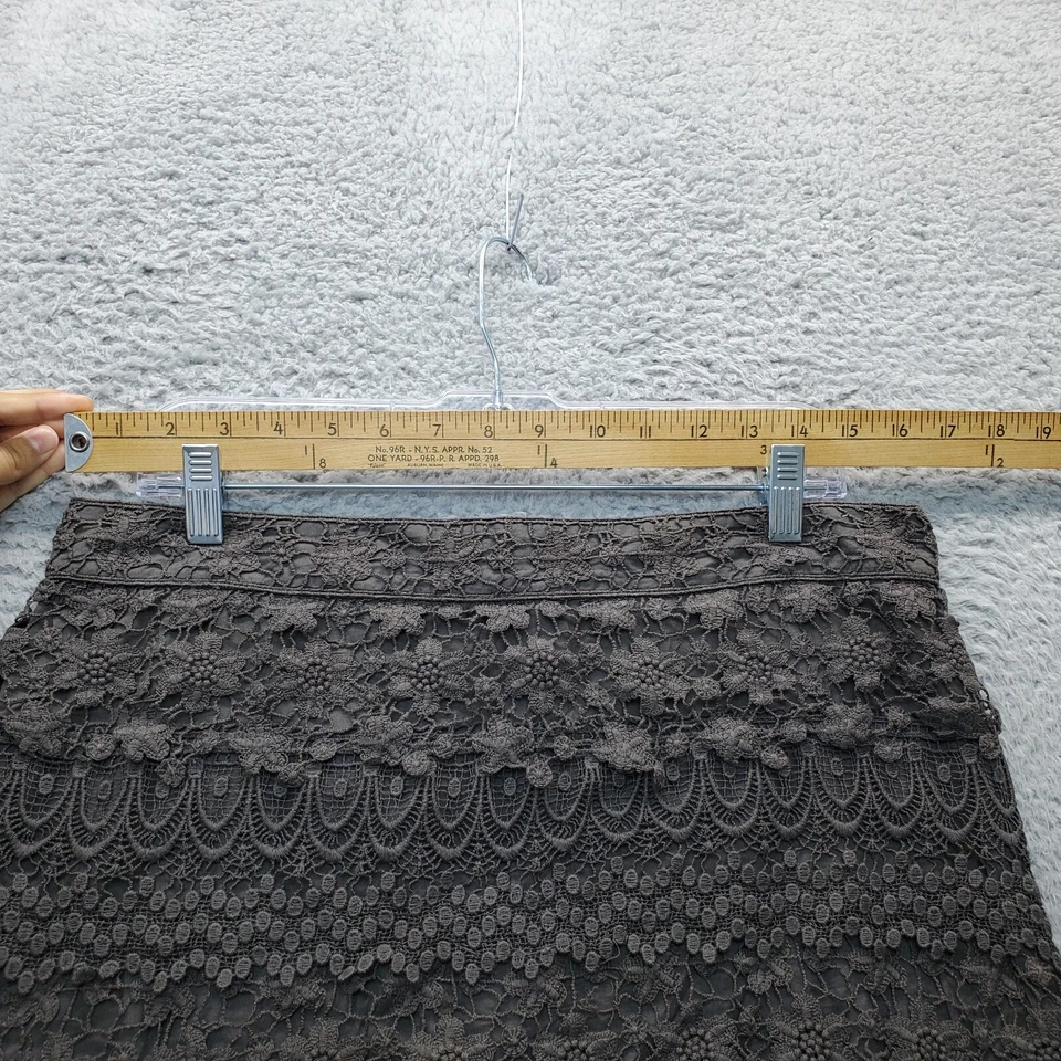 Minifalda para mujer American Eagle Outfitters talla 10 gris ganchillo forrada en capas Foto 4 de 4