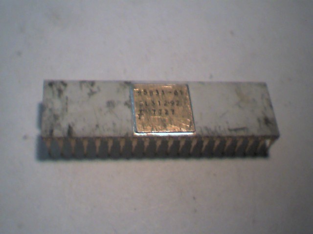 Rare computer chip - 95831-01 SL31292 1977 Gold Plated White Rare computer chip - 95831-01 SL31292 1977 Gold Plated White
