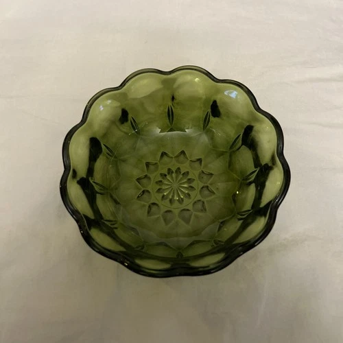 Anchor Hocking Vintage Fairfield Avocado Green Pressed Glass Bowl R09