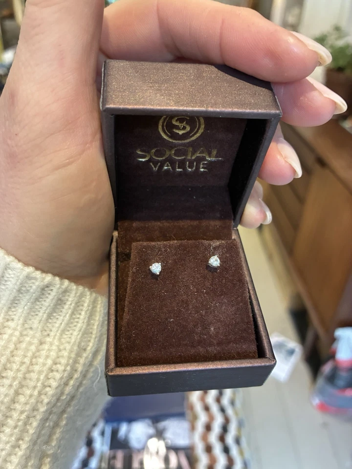 14ct White Gold Diamond Stud Earrings 3mm - Image 3 of 4