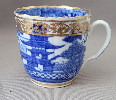 MILES MASON HATCHED PAGODA PATTERN 50 COFFEE CUP C1802-05 - Image 1 of 4