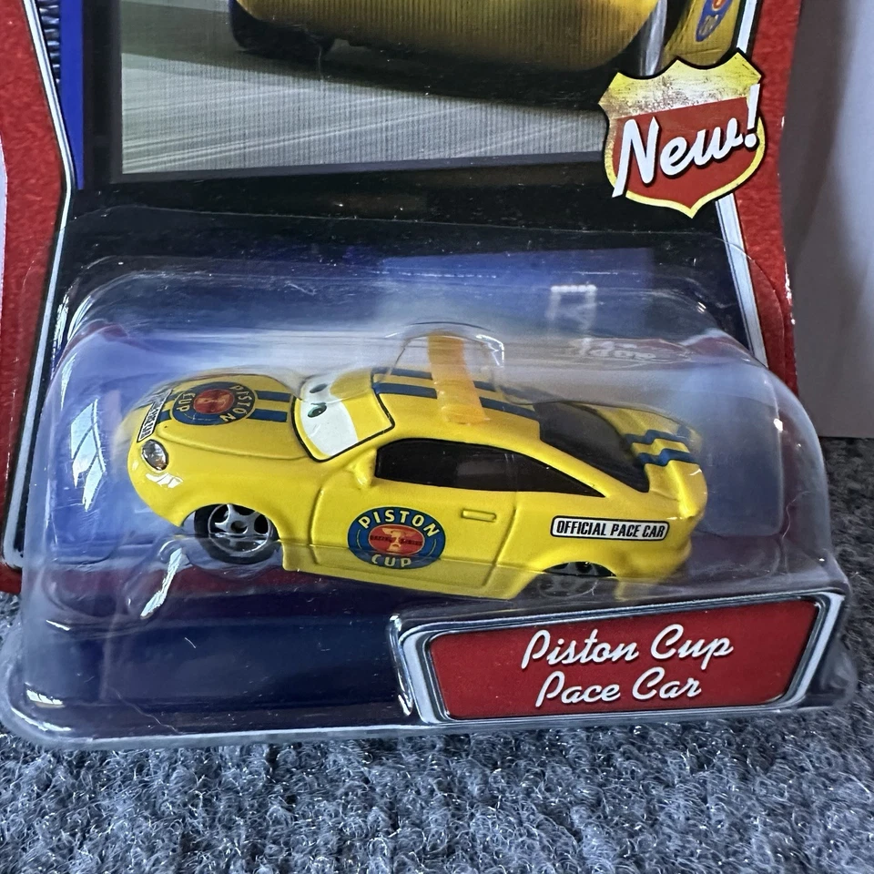 Disney Pixar Cars 2007 taza de pistón coche de ritmo fundido a presión 1:55 #M2953 Mattel nuevo en paquete Foto 2 de 4