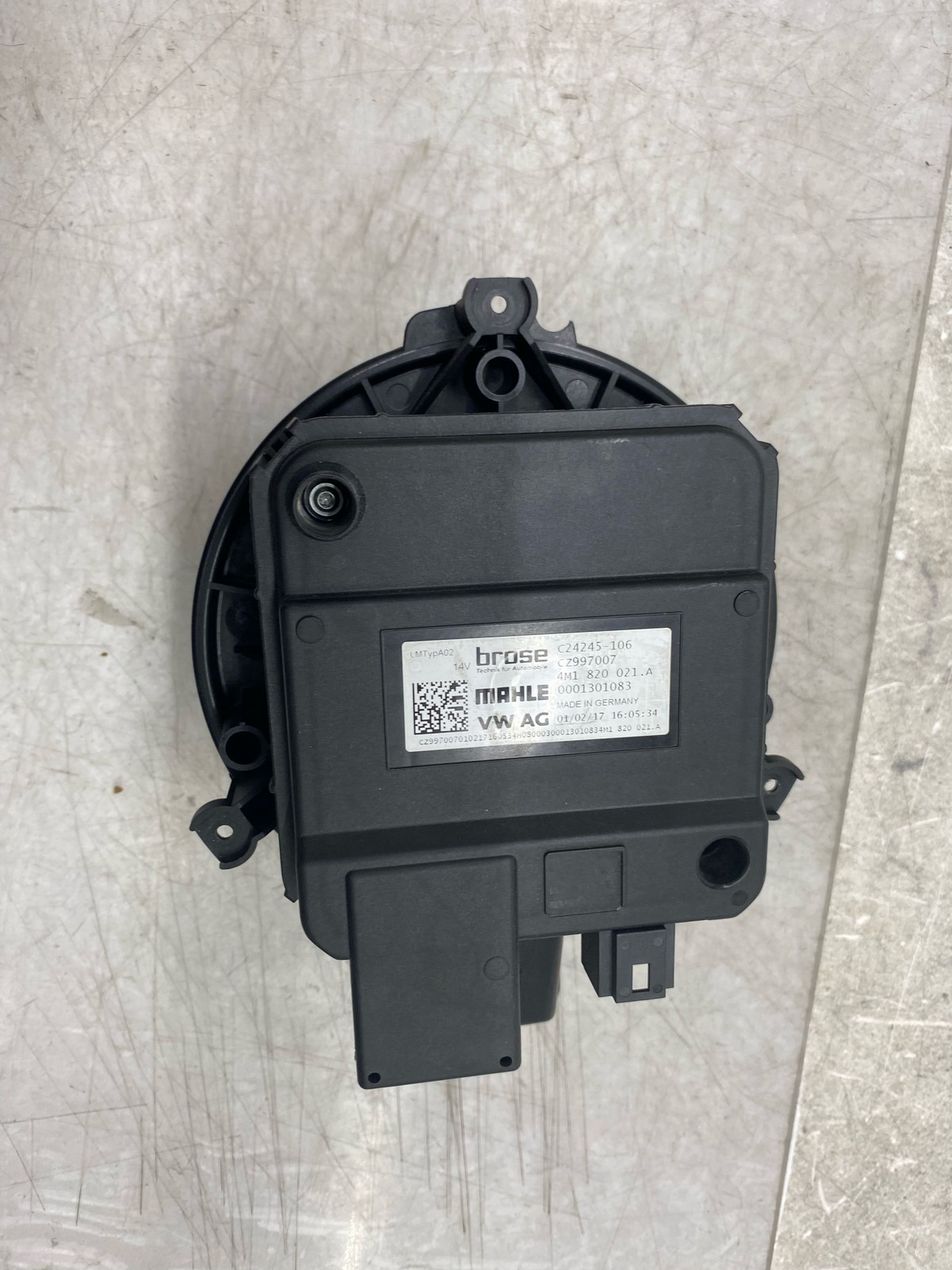 2016-2020 BENTLEY BENTAYGA OEM FRONT HVAC A/C BLOWER MOTOR 4M1820021A