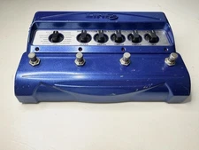 Line 6 MM4 Modulation Modeler Pedal Flanger Chorus Phaser Tremolo, Blue