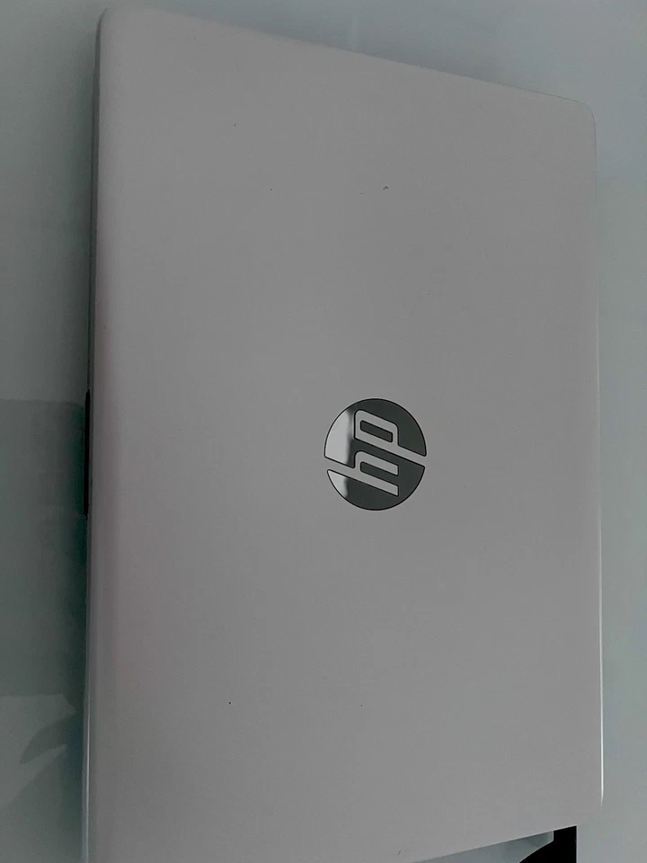 HP Laptop Notebook. Weiß . Seit Monaten Unbenutzt Mit Ladekabel - Bild 2 von 4