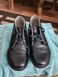 KURU  black boots womens size 8.5 worn 2 times