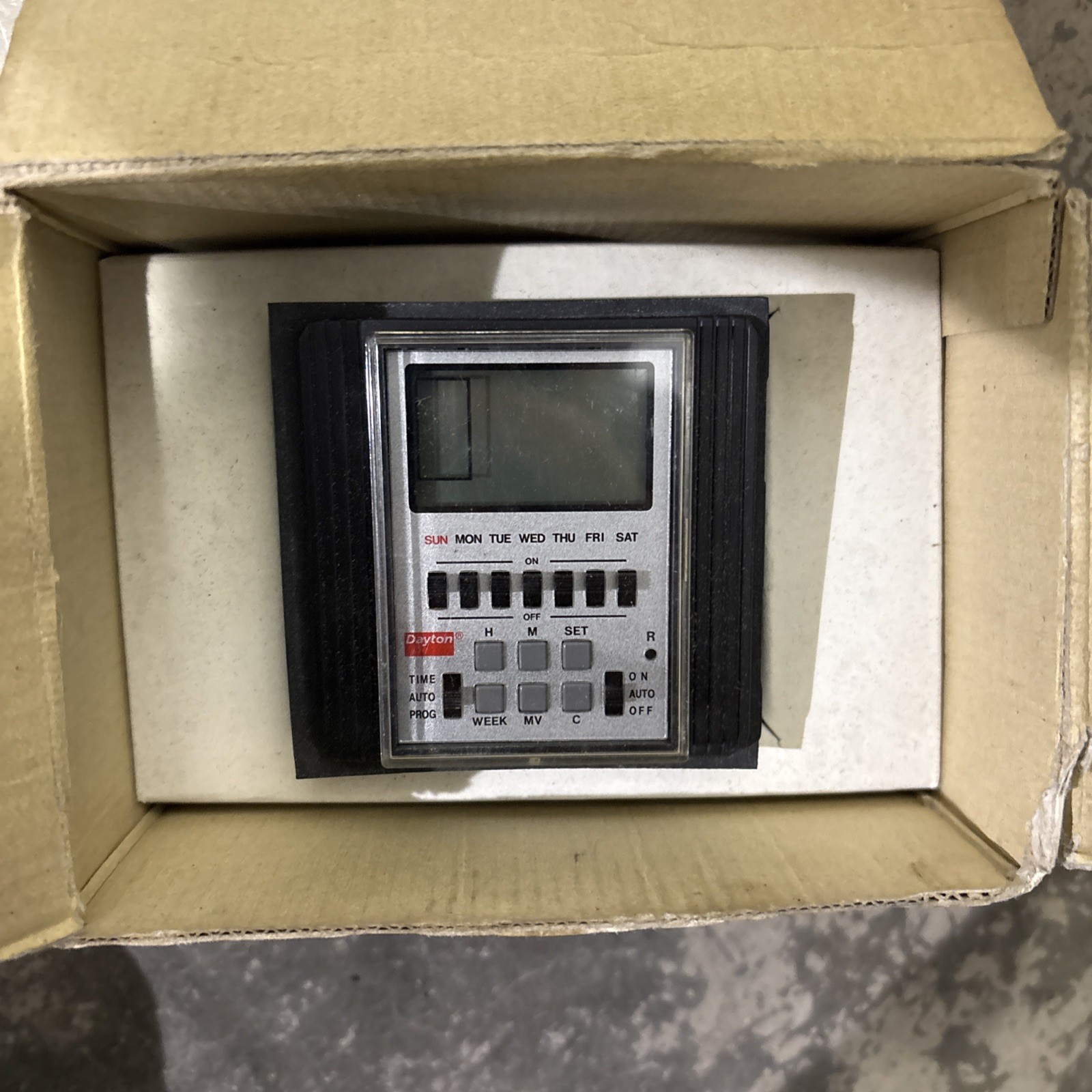 DAYTON 4VV37 PROGRAMMABLE TIMER