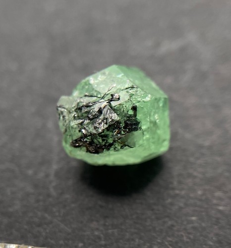 Cristallo granato tsavorite verde 3,93 ct - Colline Merelani, Tanzania - Foto 11 di 12