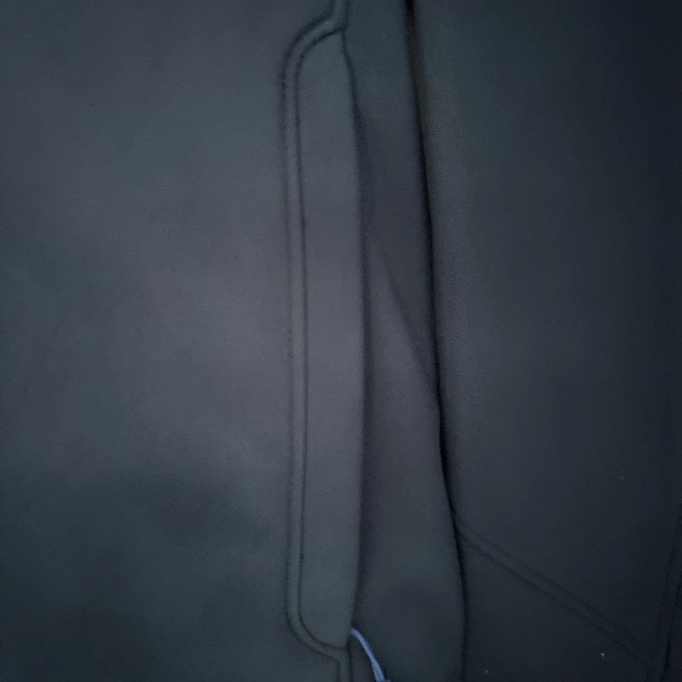 Kirkland Signature Men’s navy Softshell Jacket  Size L Water Resistant  Autumn - Image 3 of 4