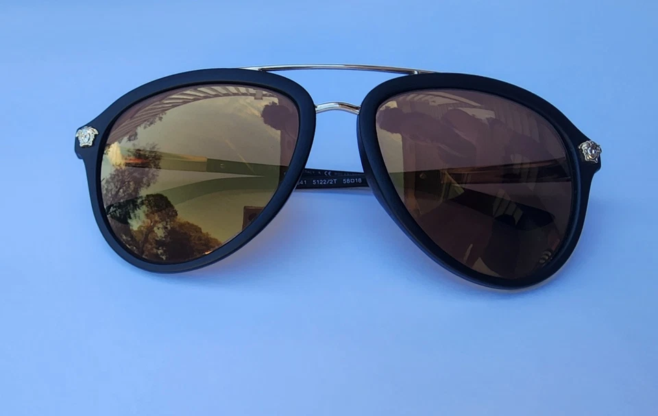 Gafas de sol Versace Aviator VE4341 marco negro y dorado Foto 3 de 4