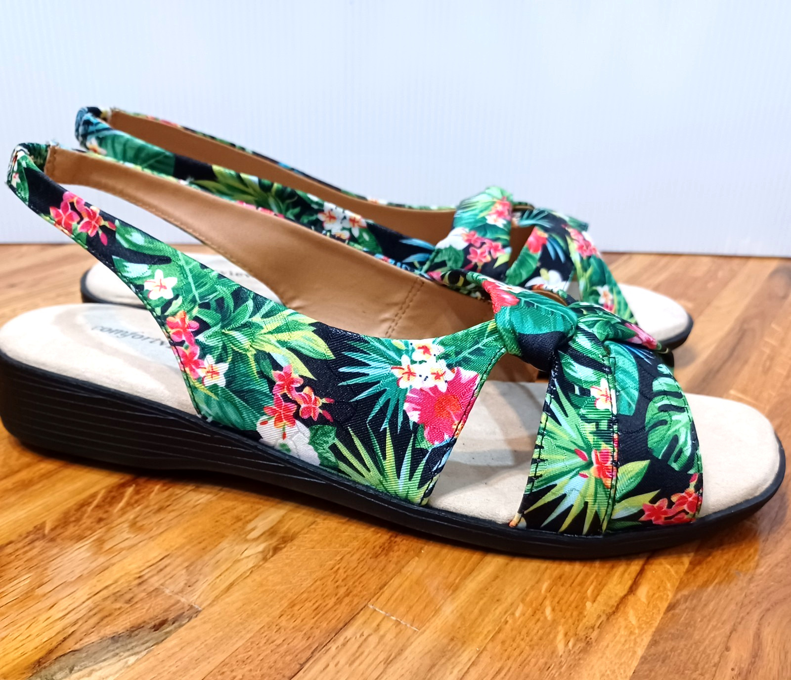 Comfortview Adele Women's Size 12W Green Red Black Tropical Slingback Sandals