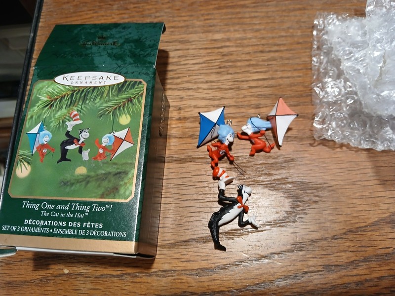 Hallmark Miniature Ornament Cat in the Hat 'Thing One and Thing Two' 2001