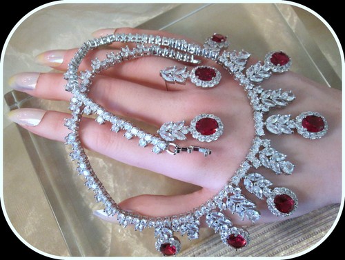 Ruby gemstone white sapphire ladies glamour 18k gold filled Necklace Earring Set - Picture 3 of 9