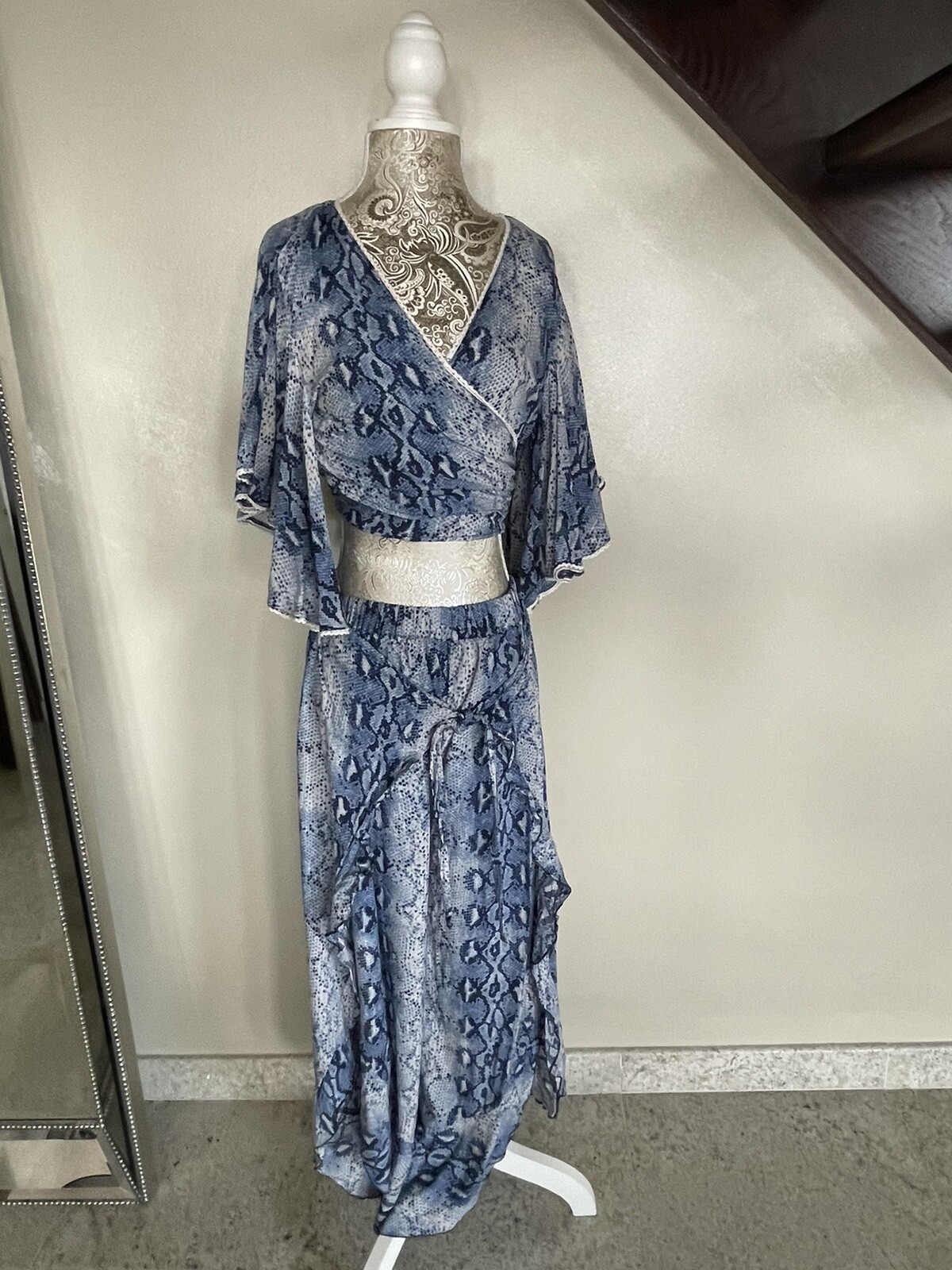 Surf Gypsy Python Print Bell Sleeves Wrap Top M &… - image 11