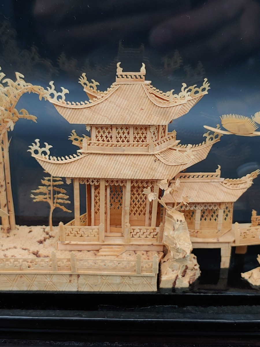 红木葡萄雕 与葡萄的藤植物，浅浮雕库存图片. 图片包括有造型, 镇痛药, 书籍
