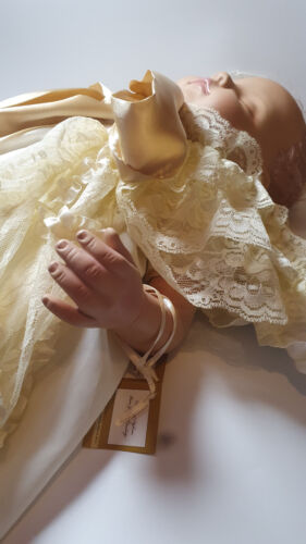 Porcelain Doll "Prince George of Cambridge" 20"(50cm) by The Ashton-Drake (589 ) - Picture 7 of 13