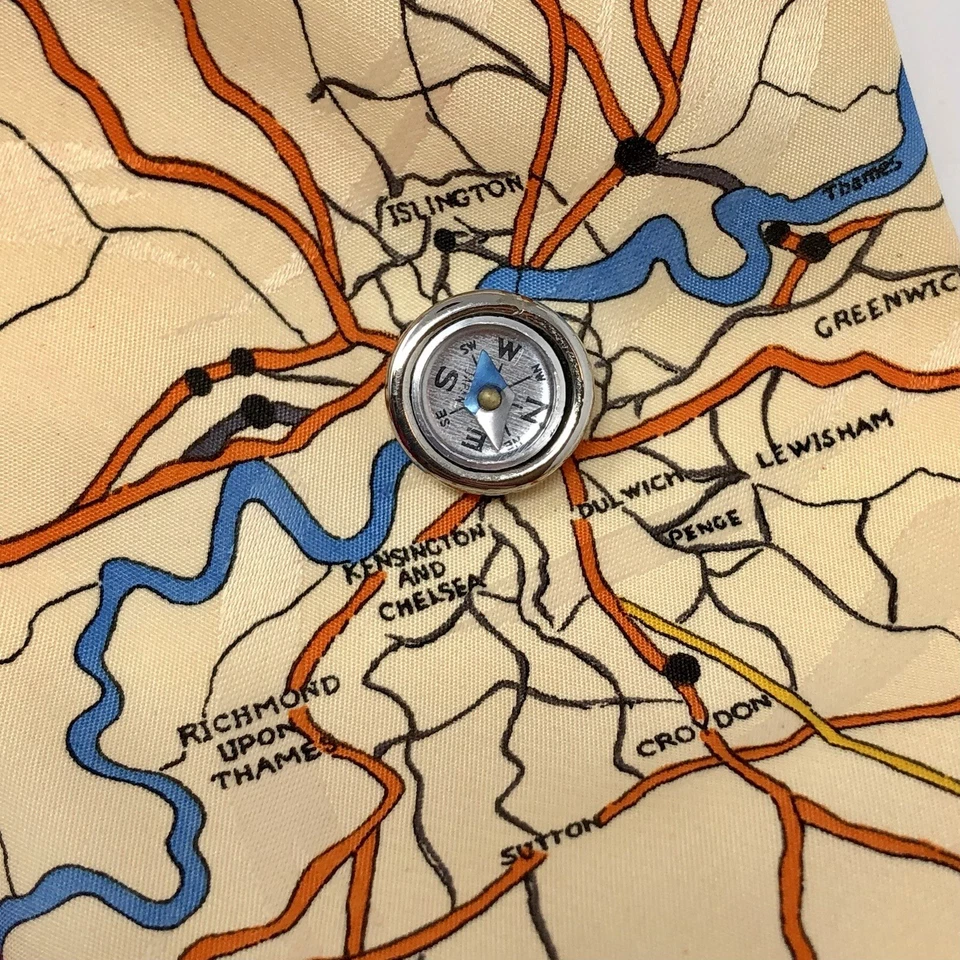 Vicky Davis ¿DE QUÉ MANERA? Corbata de cuello Compass City Of London Map roja novedad para hombre Foto 2 de 4