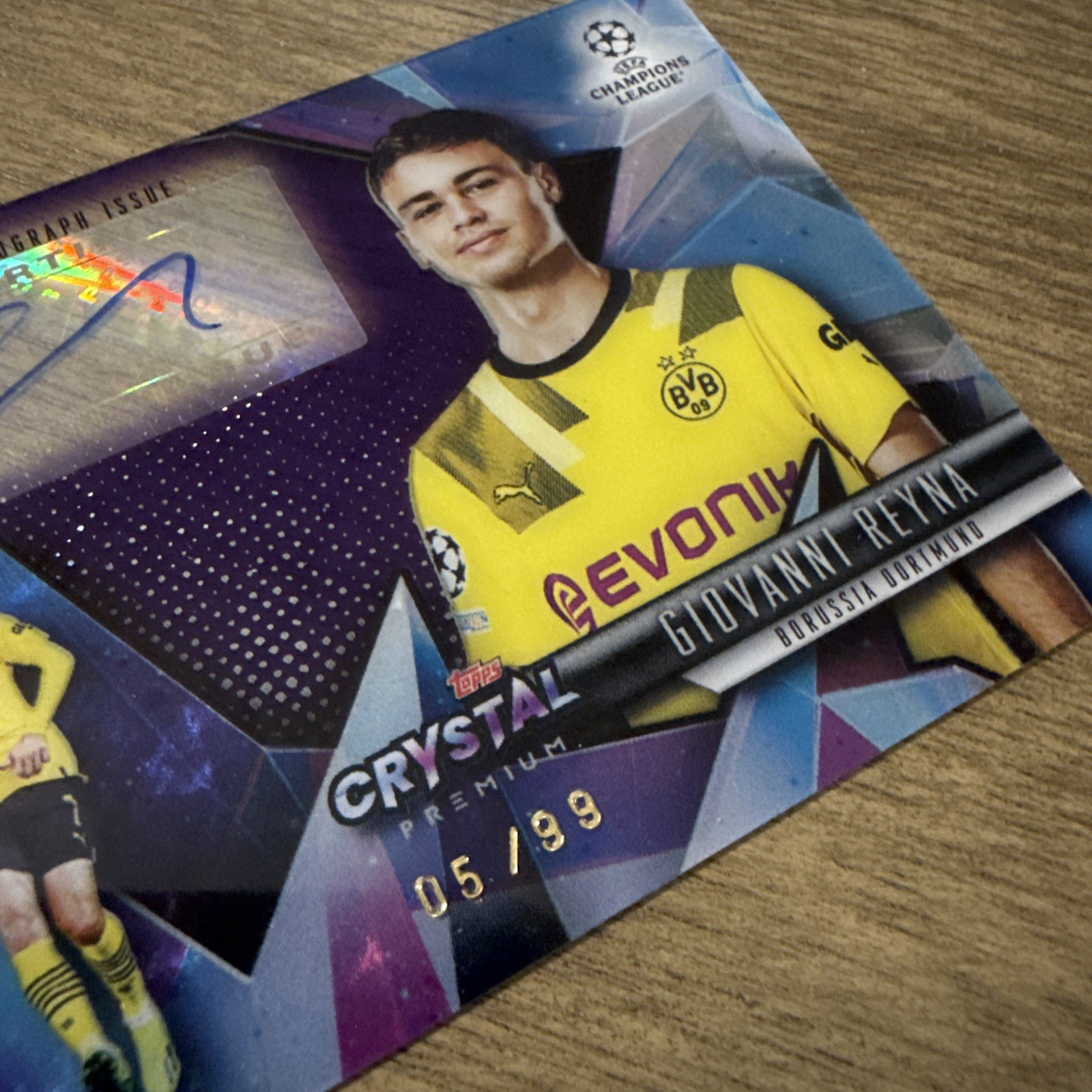 2022-23 Topps UEFA Champions League Gio Reyna Auto 5/99 Borussia Dortmund view 3