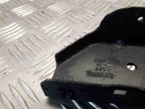 AUDI 80 Avant 8C, B4 Rechte Scheinwerferhalter 8A0805608 1.90 Diesel 25149978