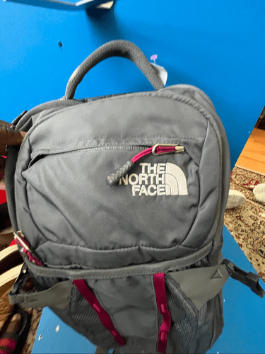The North Face Recon Rucksack grau pink Laptop Wandern Tagestasche gepolsterter Rücken AUSGABEN - Bild 6 von 7