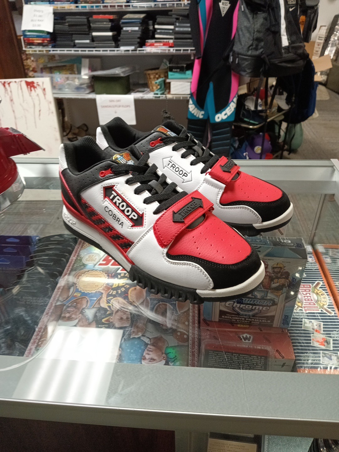 Zapatillas bajas Troop Cobra blancas | negras | rojas para hombre nuevas con etiquetas talla 12