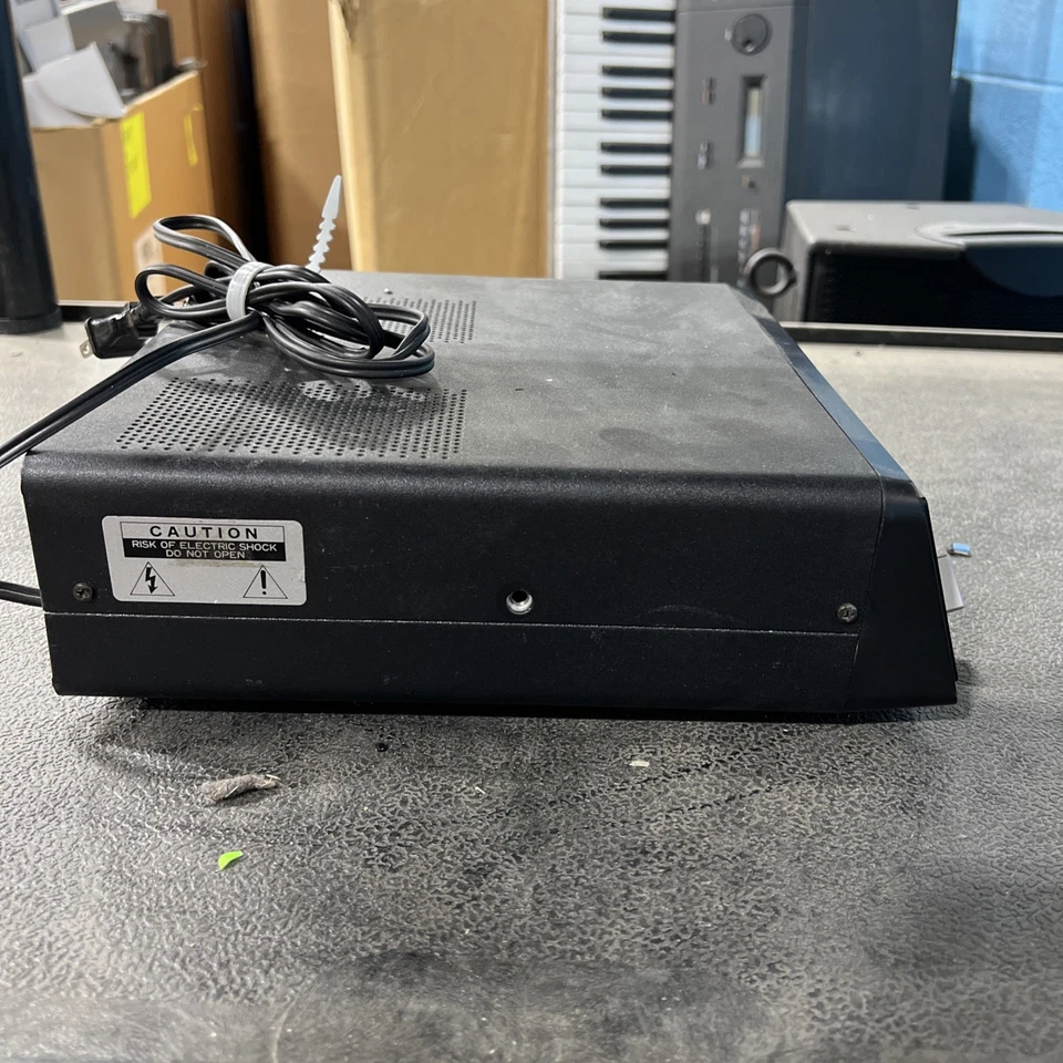 Vtg REALISTIC PRO-2020 AM/FM VHF/UHF 20 Channel Programmable Scanner  - Image 4 of 4