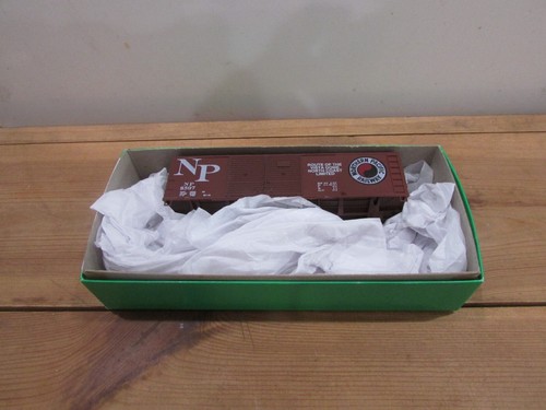 Ho Scale Bowser 3-1203 40' Double Door Box Car Kit Northern Pacific - Picture 3 of 4