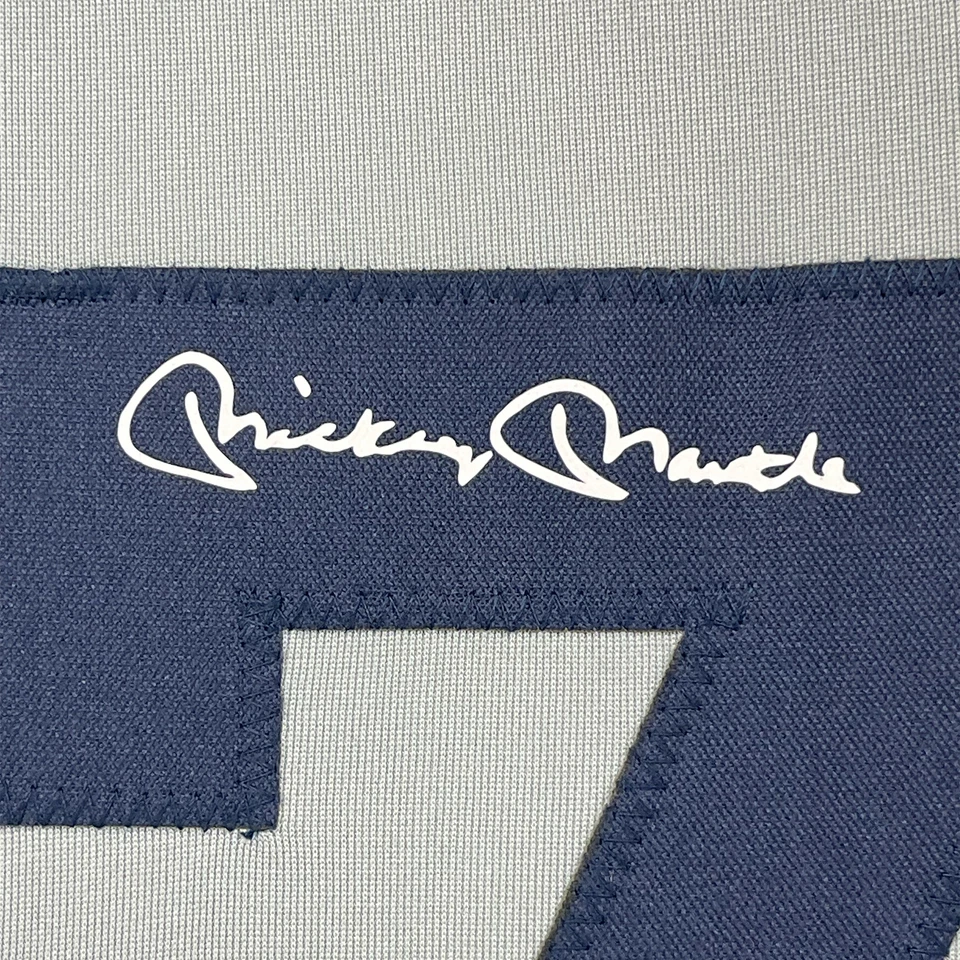 Camiseta deportiva autografiada facsímil enmarcada Mickey Mantle 33x42 gris reimpresión láser Foto 2 de 2
