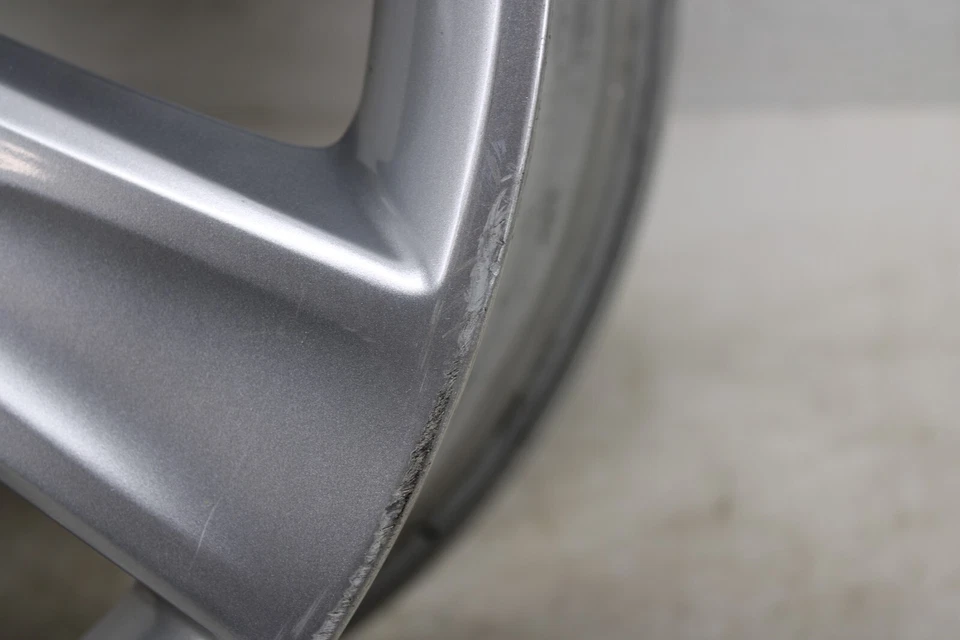 Jaguar XE 2017 18" X 7,5" llanta OEM JG155 Foto 2 de 4