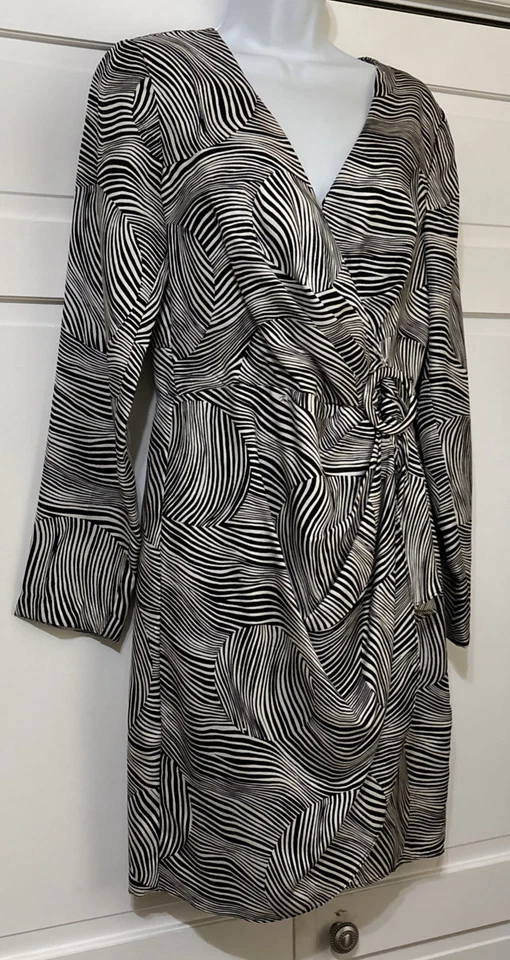 Vestido Trina Turk Blanco y Negro Manga Larga Imitación Envoltura Carrera Iglesia Fiesta Forrado 8 Foto 4 de 4