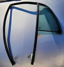 Quarter 1/4 Window Glass Crown Vic Marauder Driver Left Rear Carlite 92/11