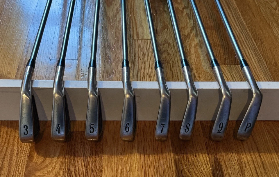 Juego de ejes de grafito regulares diestro de hierro forjado Titleist 704 CB 3-PW Titleist 3980 Foto 3 de 4