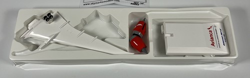 Skymarks SKR787 Avianca Boeing 787-800 Desk Top Display Model 1/200 Airplane - Picture 4 of 5