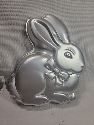 Wilton Aluminum Bunny Rabbit Easter Cake Pan Baking Mold 2105-175