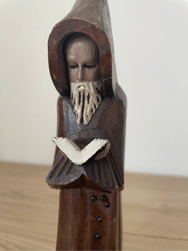 Estatuilla de monje tallada a mano de colección 10 pulgadas rústica con capucha estatua religiosa de madera marrón Foto 3 de 4