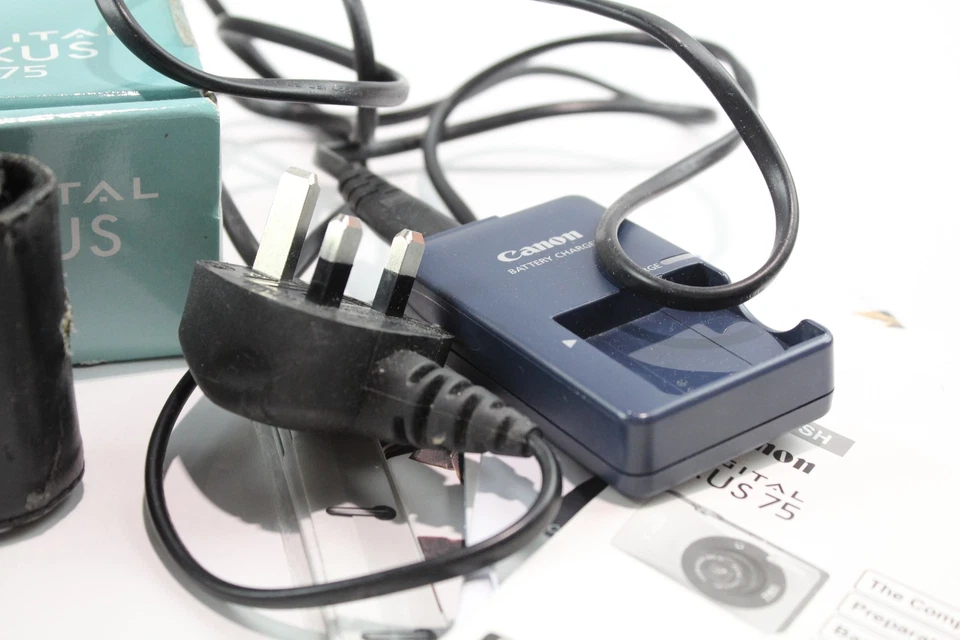 Canon IXUS 75 Digital Compact Camera Working w/ Canon 3x Zoom Lens - Image 3 of 4