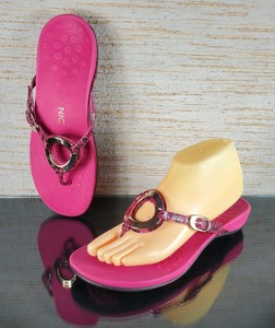 vionic pink flip flops