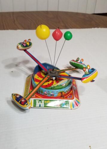 1950s Japan Merry Gondola Amusement Park Ride Tin Wind-Up With Box Works ShelfM4 - Picture 3 of 12
