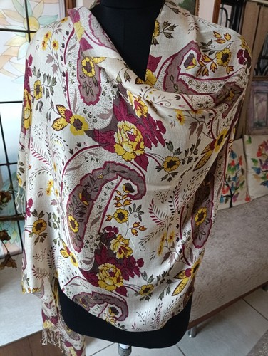 "Through Ring of Finger" Printed Pashmina Scarf. Wonder of Kashmir Handmade Wrap - Picture 9 of 9