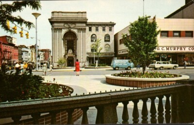 The Square York Pennsylvania - GC Murphy Graybill's Van Pedestrians - Postcard