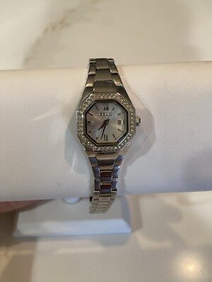 Women's Relic by Fossil Stainless Steel Watch.  Works Great New Battery Look