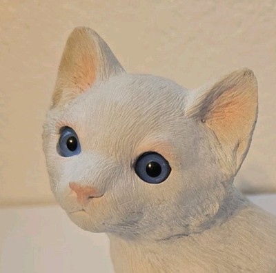 Vintage 1984 Sandra Brue Sandicast White Kitten Blue Eyes Figurine Signed 6.5''