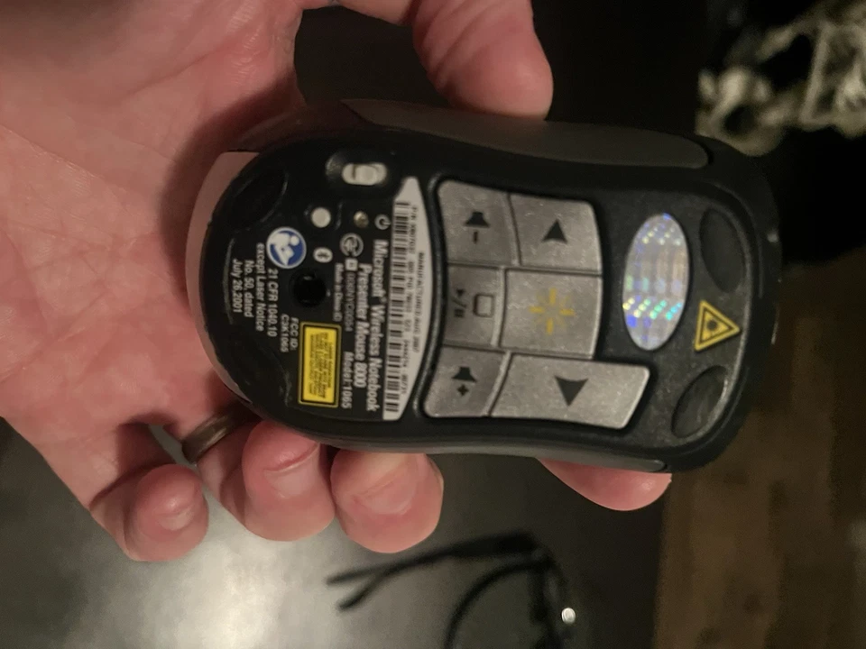 Microsoft Wireless Notebook Optical Mouse presenter mouse 8000 model 1065 - Image 2 of 3