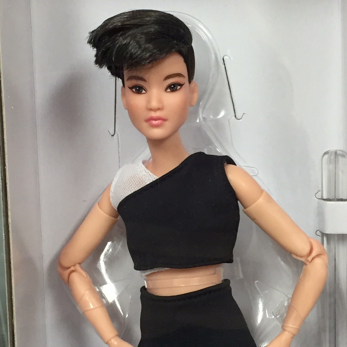 スポーツ Barbie SpecialEdition Barbie Sue Bird Doll | Mattel Creations