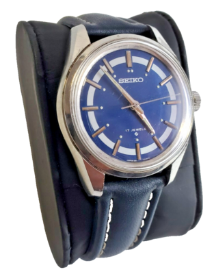 Vintage SEIKO 66-7109 17J manual wind watch w/ a rare Blue dial