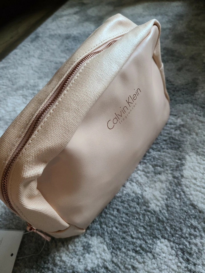 Bolsa organizadora de cosméticos tamaño mediano de viaje CALVIN KLEIN Foto 3 de 3