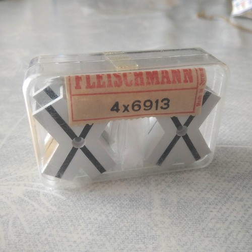 vintage FLEISCHMANN 6913 - 4 x symbole croisement pour panneaux - neuf en boite - 第 1/2 張圖片