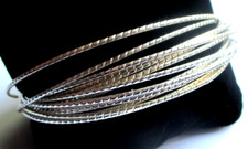 Beau Bracelet rigide semainier 14 joncs couleur Argent et or bijou vintage 5332